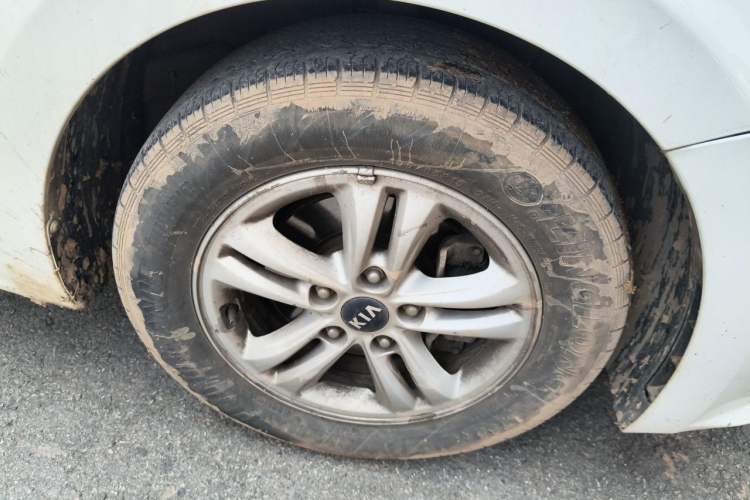 Used Kia Forte 2018 1.6L Manual Value Edition with Sunroof Right Front Wheel Hub