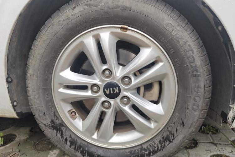 Used Kia Forte 2018 1.6L Manual Value Edition with Sunroof Right Front Wheel Hub
