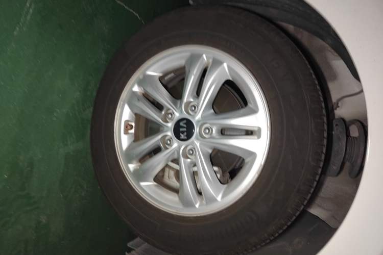 Used Kia Forte 2018 1.6L Automatic Value-Connect Edition with Intelligent Connectivity Right Front Wheel Hub