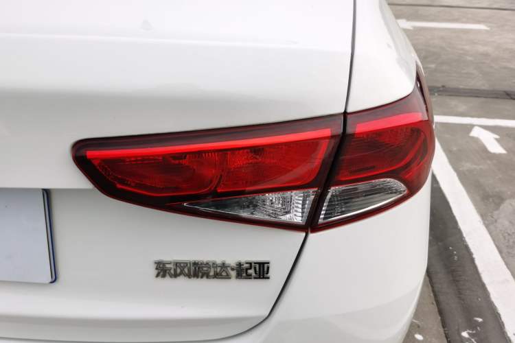 Used Kia Forte 2018 1.6L Manual Value Edition with Sunroof Right Rear Taillight