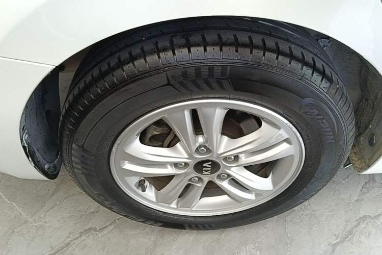 Used Kia Forte 2018 1.6L Manual Value Edition with Sunroof Right Rear Wheel Hub