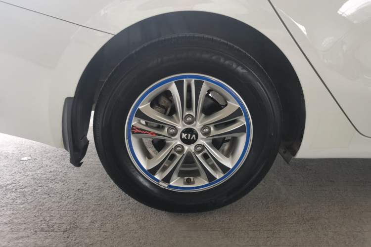 Used Kia Forte 2018 1.6L Automatic Value-Connect Edition with Intelligent Connectivity Right Rear Wheel Hub