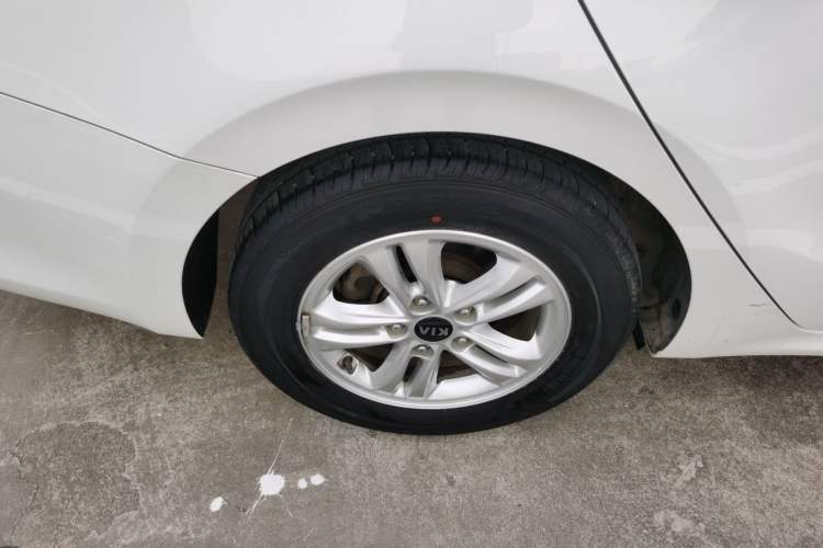 Used Kia Forte 2018 1.6L Manual Value Edition with Sunroof Right Rear Wheel Hub