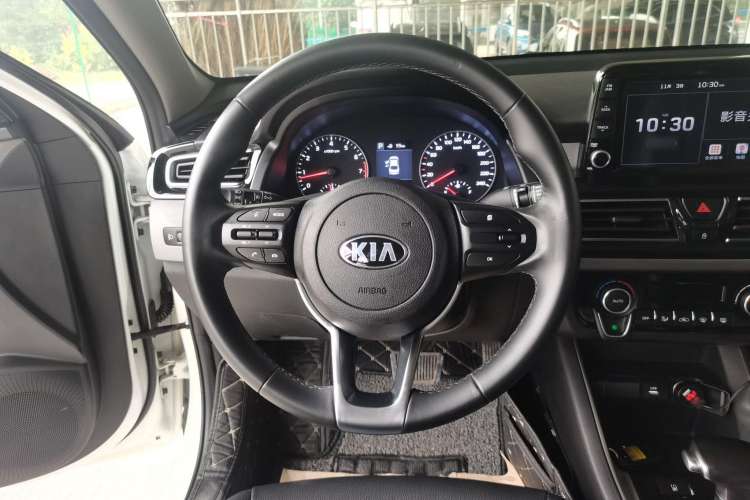 Used Kia Forte 2018 1.6L Automatic Value-Connect Edition with Intelligent Connectivity Steering Wheel
