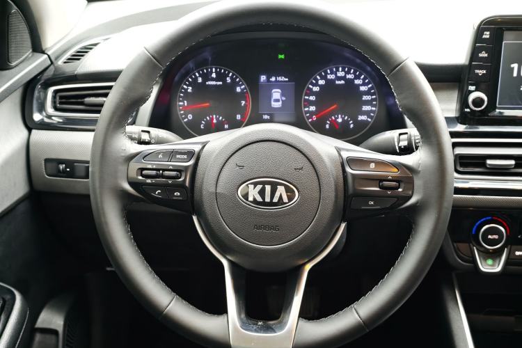 Used Kia Forte 2018 1.6L Automatic Value-Connect Edition with Intelligent Connectivity Steering Wheel