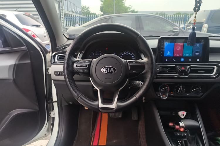 Used Kia Forte 2018 1.6L Automatic Value-Connect Edition with Intelligent Connectivity Steering Wheel