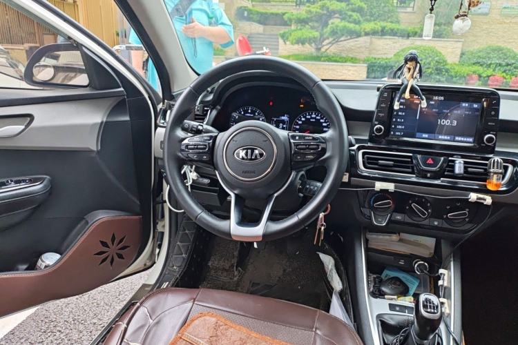 Used Kia Forte 2018 1.6L Manual Value Edition with Sunroof Steering Wheel