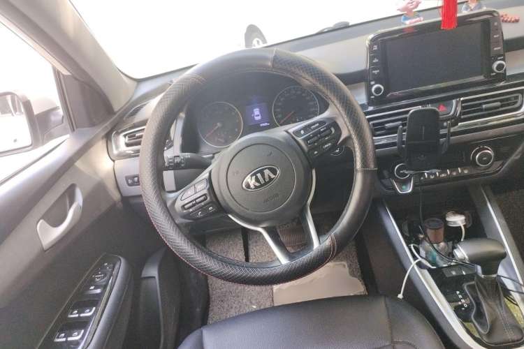 Used Kia Forte 2018 1.6L Automatic Value-Comfort Luxury Edition Steering Wheel