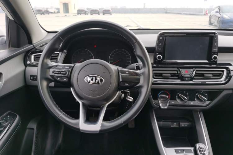 Used Kia Forte 2018 1.6L Manual Value Edition with Sunroof Steering Wheel