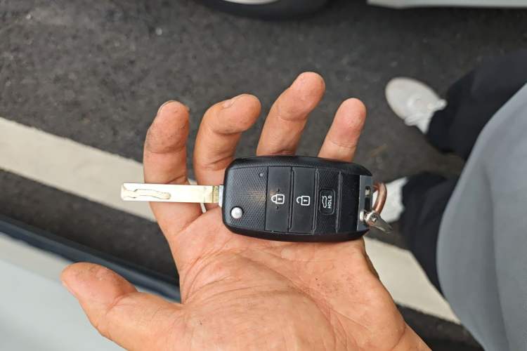 Used Kia Forte 2018 1.6L Manual Value Edition with Sunroof Vehicle Key
