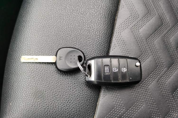 Used Kia Forte 2018 1.6L Manual Value Edition with Sunroof Vehicle Key