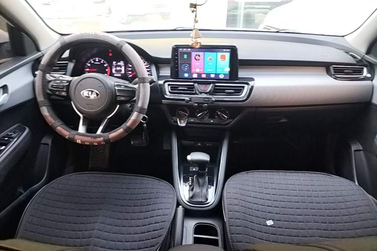 Used Kia Forte 2019 1.6L Automatic Fashion Edition China VI Standard Center Console