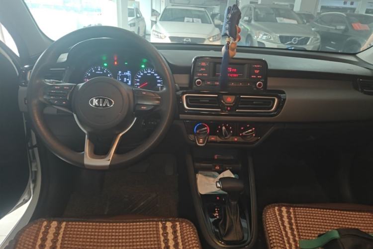 Used Kia Forte 2019 1.6L Automatic Fashion Edition China VI Standard Center Console
