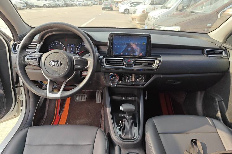 Used Kia Forte 2019 1.6L Automatic Fashion Edition China VI Standard Center Console