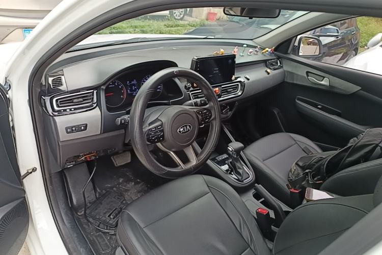 Used Kia Forte 2019 1.6L Automatic Fashion Edition China VI Standard Center Console