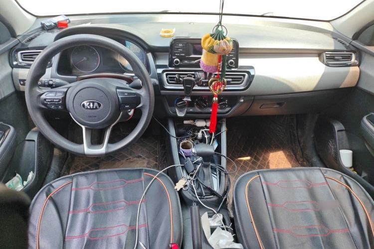 Used Kia Forte 2019 1.6L Automatic Fashion Edition China VI Standard Center Console