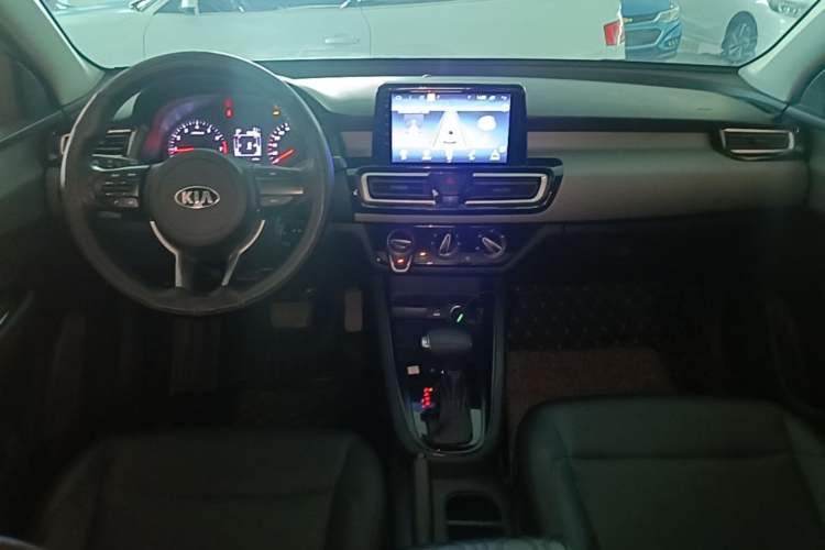 Used Kia Forte 2019 1.6L Automatic Fashion Edition China VI Standard Center Console