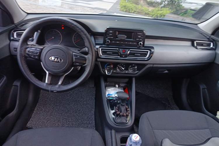 Used Kia Forte 2019 1.6L Automatic Fashion Edition China VI Standard Center Console