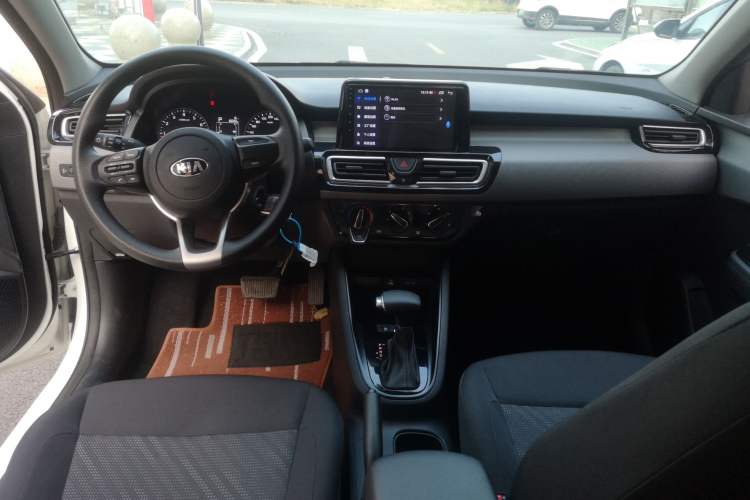Used Kia Forte 2019 1.6L Automatic Fashion Edition China VI Standard Center Console