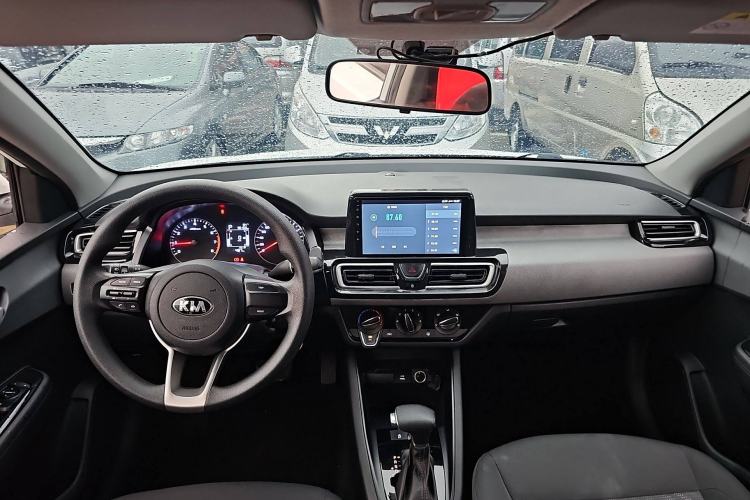 Used Kia Forte 2019 1.6L Automatic Fashion Edition China VI Standard Center Console