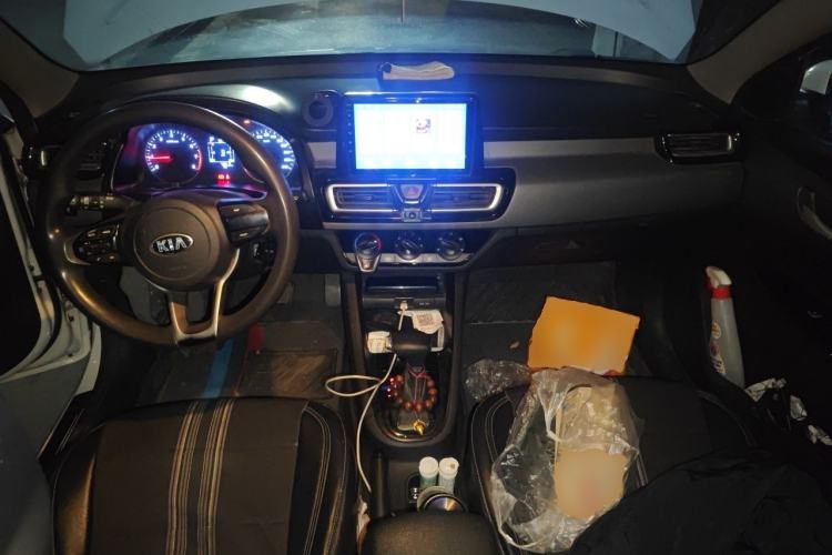 Used Kia Forte 2019 1.6L Automatic Fashion Edition China VI Standard Center Console