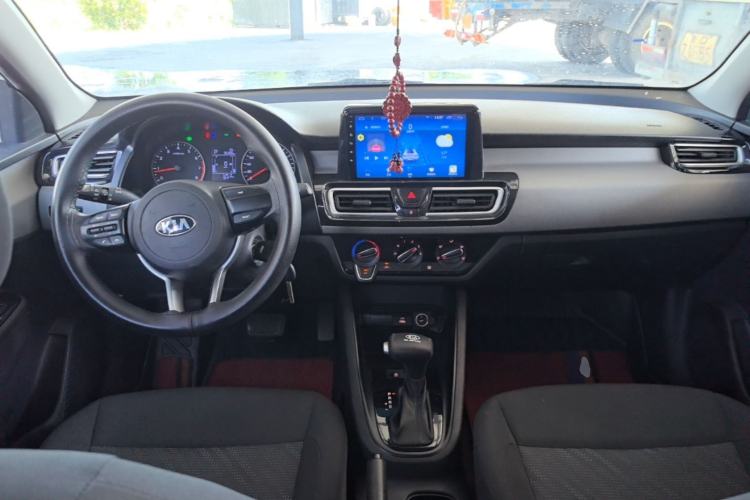 Used Kia Forte 2019 1.6L Automatic Fashion Edition China VI Standard Center Console
