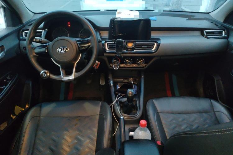 Used Kia Forte 2019 1.6L Manual Comfort Edition China VI Standard Center Console