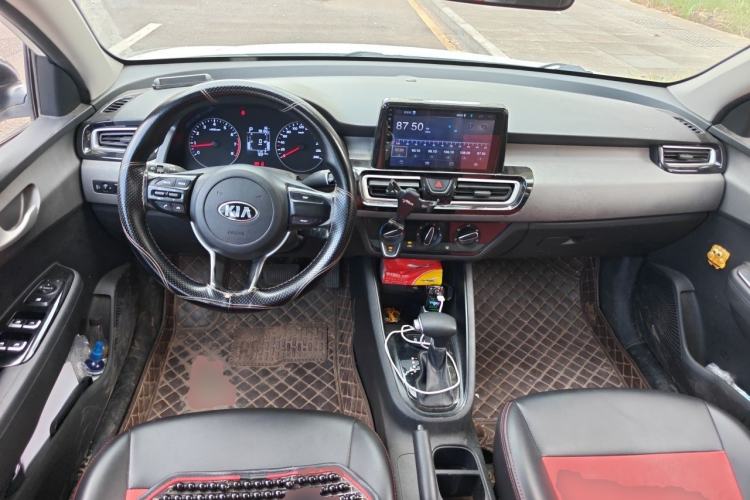 Used Kia Forte 2019 1.6L Automatic Fashion Edition China VI Standard Center Console