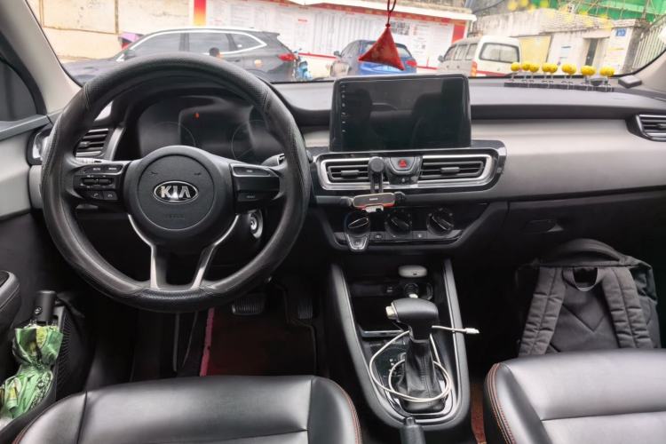 Used Kia Forte 2019 1.6L Automatic Fashion Edition China VI Standard Center Console