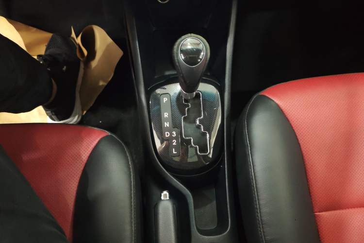 Used Kia K2 2012 Hatchback 1.4L Automatic Cool Edition Gear Lever