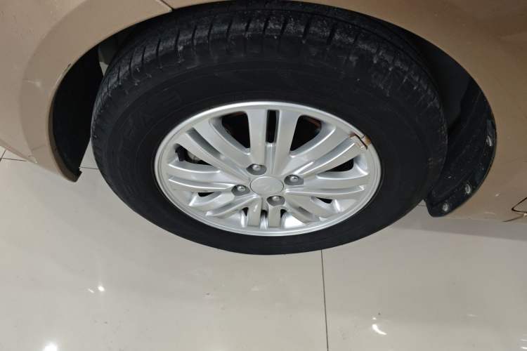 Used Kia K2 2012 Hatchback 1.4L Automatic Cool Edition Left Front Wheel Hub