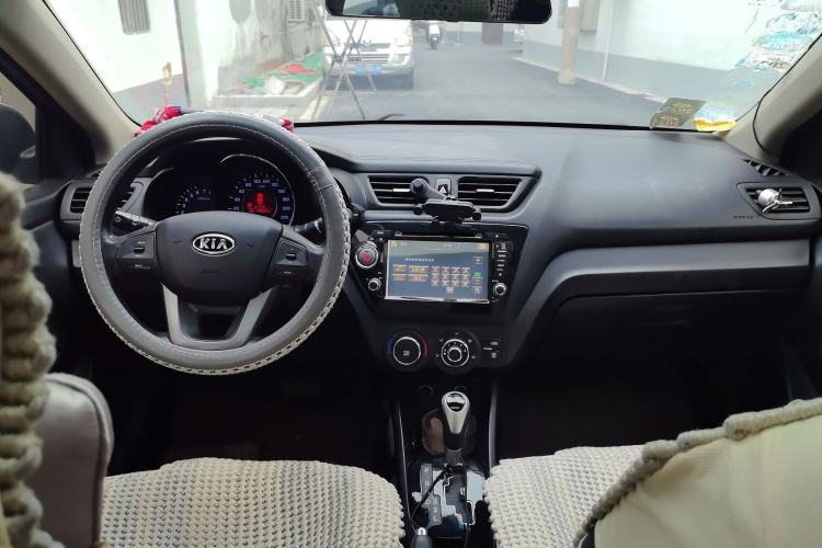 Used Kia K2 2011 Sedan 1.6L Automatic Transmission Premium Center Console