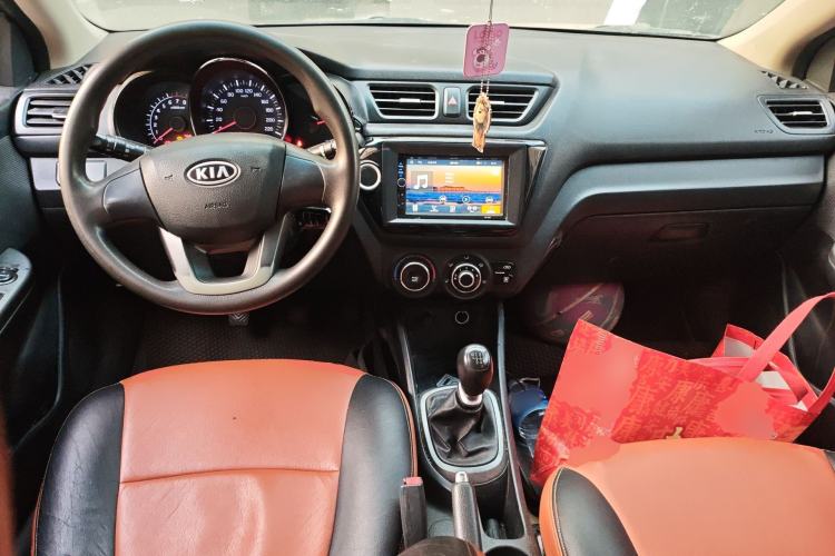 Used Kia K2 2011 Sedan 1.4L Manual Transmission GLS Center Console