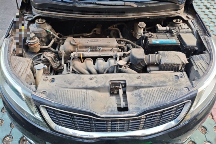 Used Kia K2 2011 Sedan 1.4L Manual Transmission GLS Engine Bay