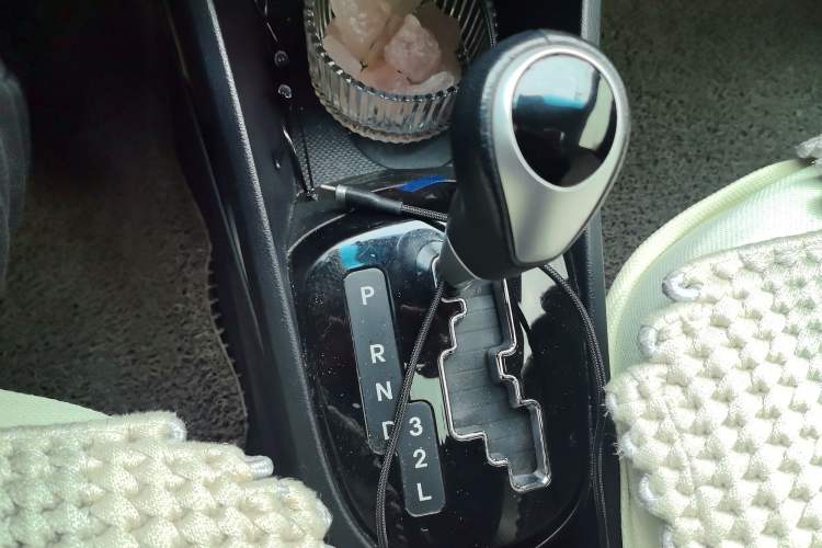 Used Kia K2 2011 Sedan 1.6L Automatic Transmission Premium Gear Lever