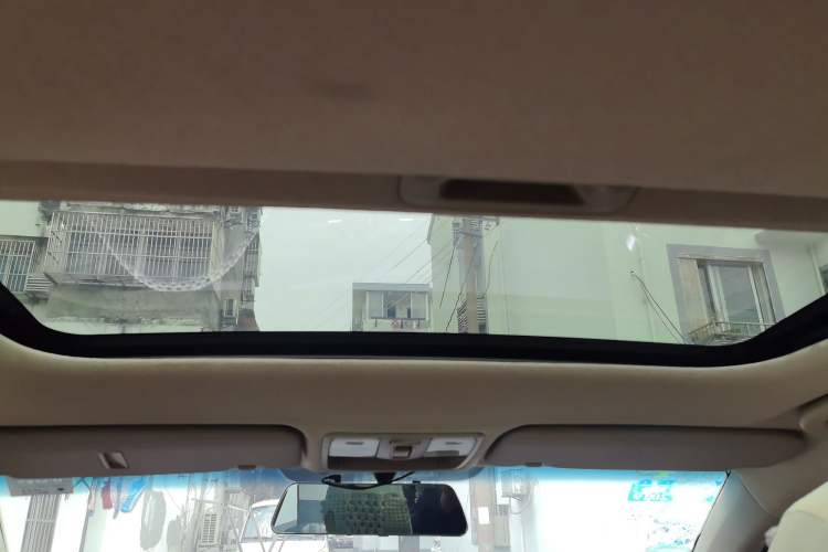 Used Kia K2 2011 Sedan 1.6L Automatic Transmission Premium Headliner