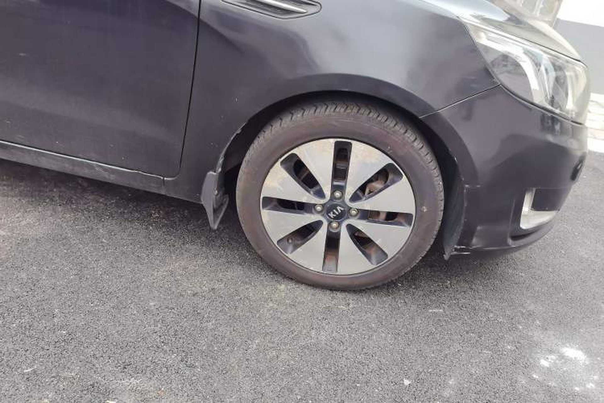 Used Kia K2 2011 Sedan 1.6L Automatic Transmission Premium Right Front Wheel Hub