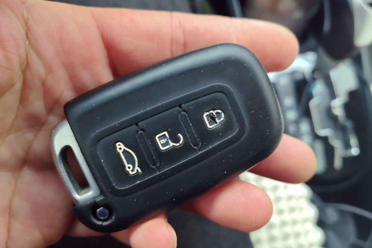 Used Kia K2 2011 Sedan 1.6L Automatic Transmission Premium Vehicle Key