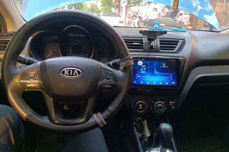 Used Kia K2 2011 Sedan 1.6L Automatic Transmission Premium Center Console