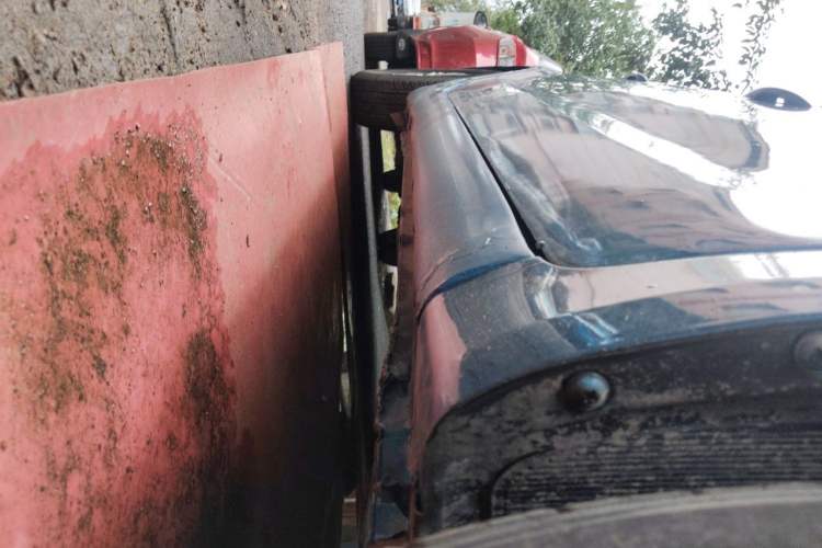 Used Kia K2 2011 Sedan 1.4L Automatic Top-Trim Chassis Front Right