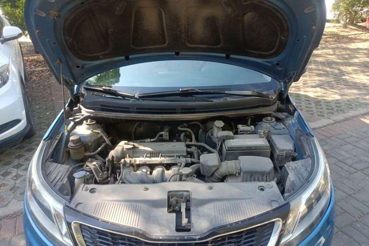 Used Kia K2 2011 Sedan 1.4L Manual Transmission GLS Engine Bay