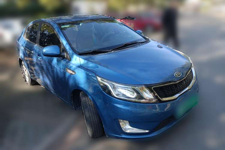 Used Kia K2 2011 Sedan 1.4L Manual Transmission GLS Front Right 45 Deg