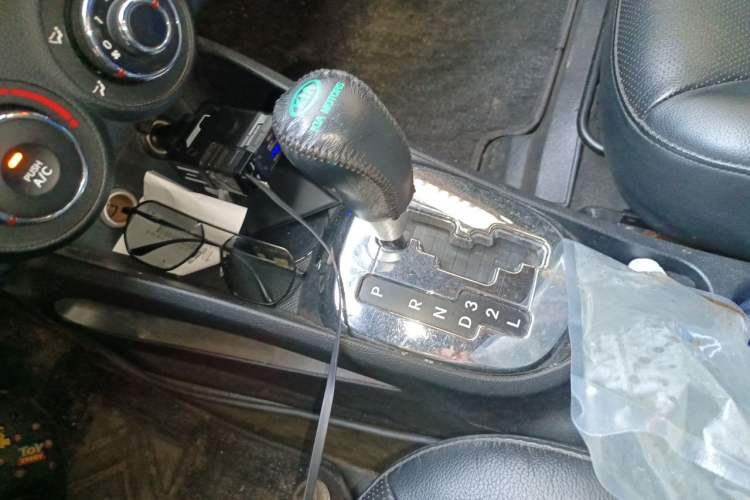 Used Kia K2 2011 Sedan 1.6L Automatic Transmission Premium Gear Lever