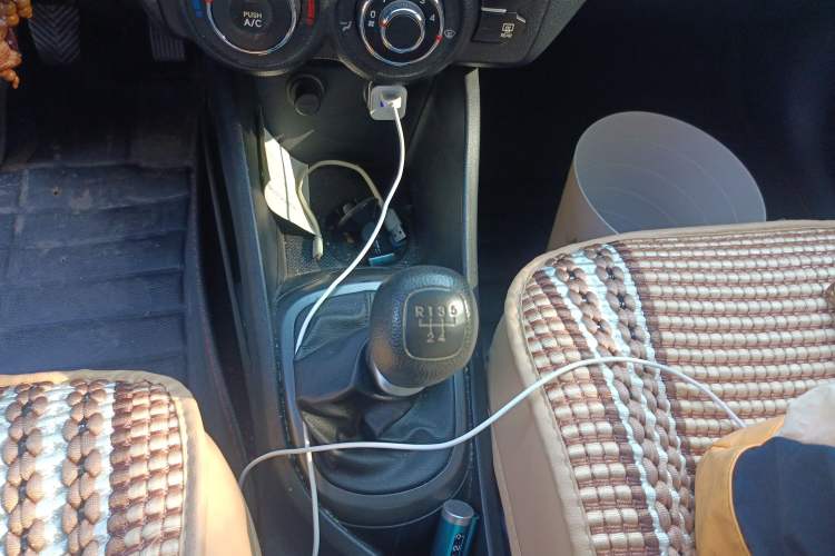Used Kia K2 2011 Sedan 1.4L Manual Transmission GLS Gear Lever