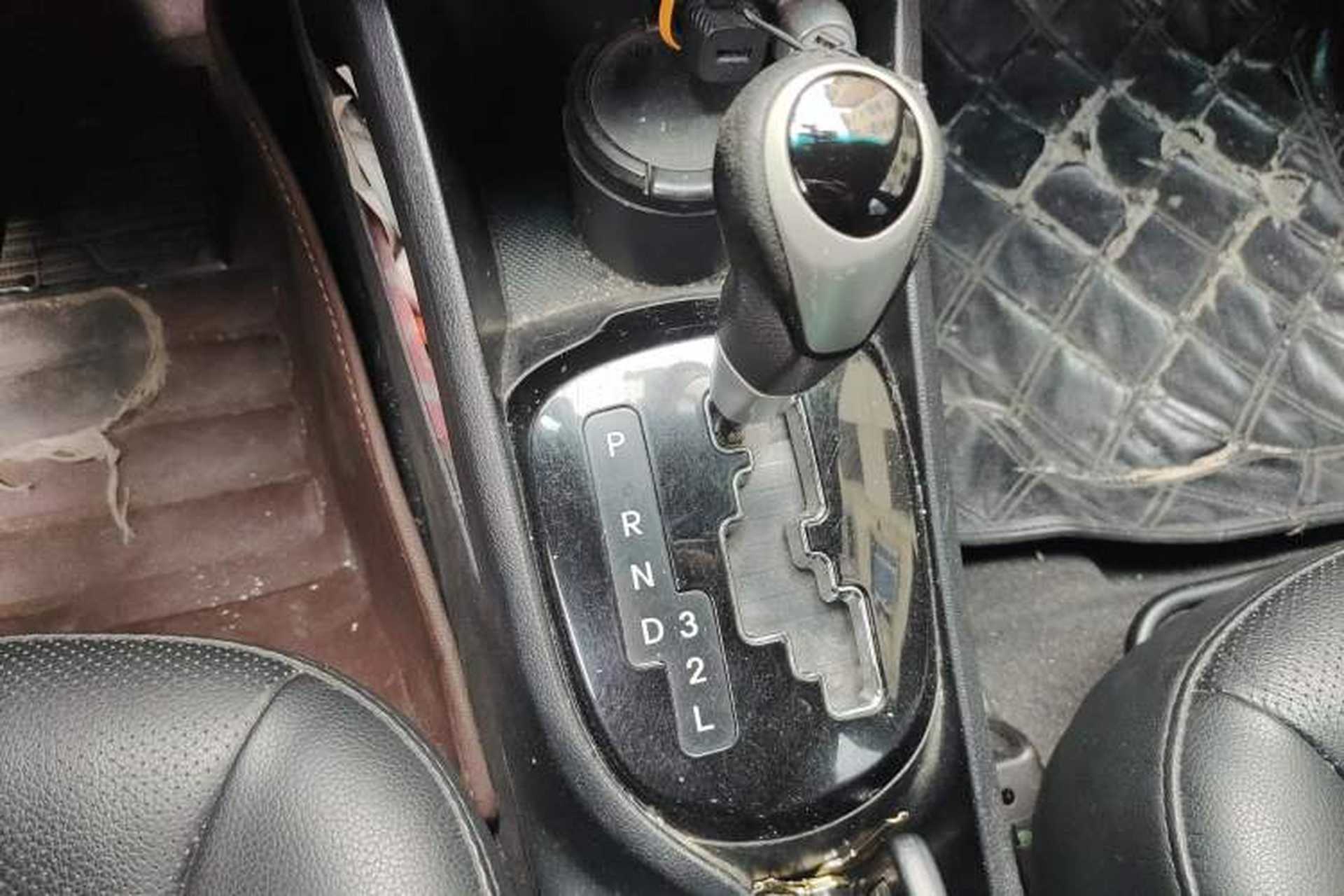 Used Kia K2 2011 Sedan 1.6L Automatic Transmission Premium Gear Lever