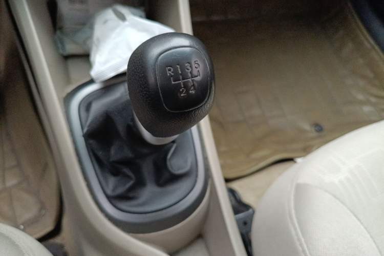 Used Kia K2 2011 Sedan 1.4L MT TOP Gear Lever