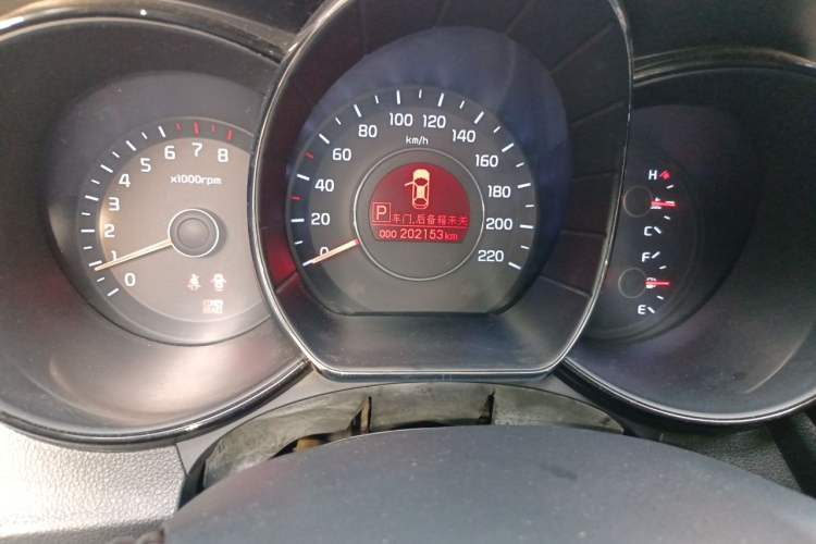 Used Kia K2 2011 Sedan 1.6L Automatic Transmission Premium Odometer Close Up