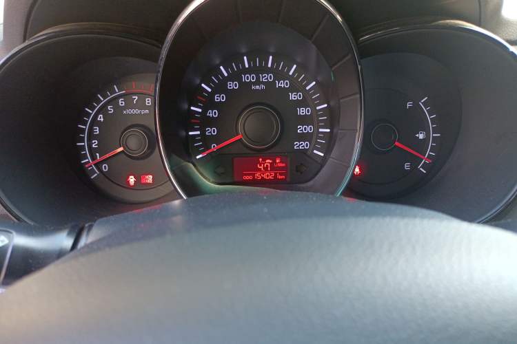 Used Kia K2 2011 Sedan 1.4L Manual Transmission GLS Odometer Close Up