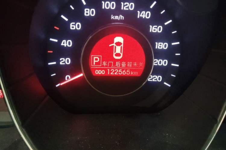 Used Kia K2 2011 Sedan 1.4L Automatic Top-Trim Odometer Close Up
