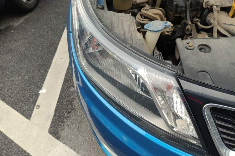 Used Kia K2 2011 Sedan 1.4L MT TOP Right Front Headlight